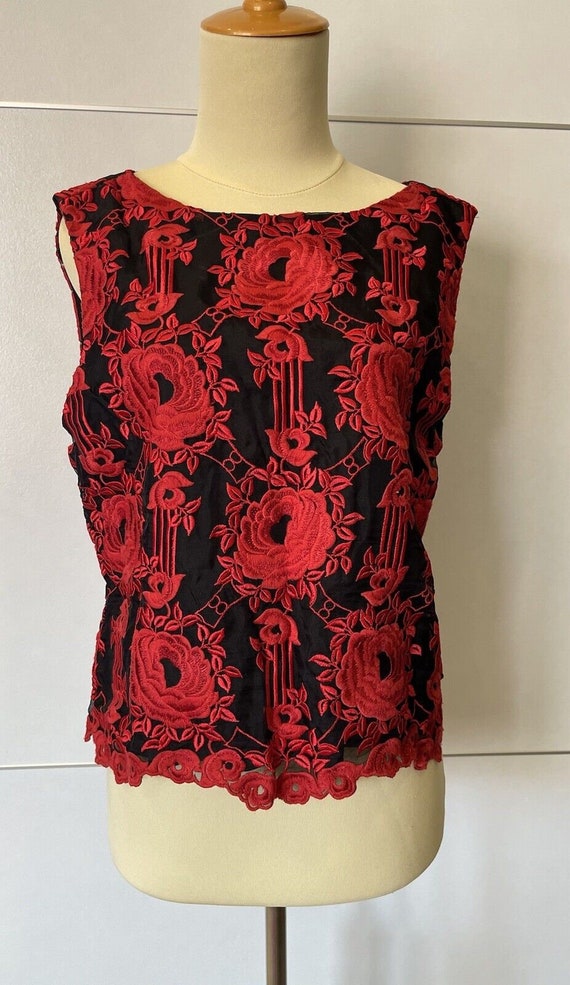 Lovely Alice + Olivia black and red silk embroidered sleeveless  top size M