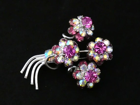 Beautiful  vintage Deco silvertone pink aurora borealis rhinestone floral brooch