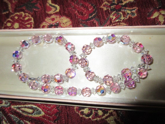 Lovely vintage lilac Aurora borealis facet cut glass bead necklace c. 1950s