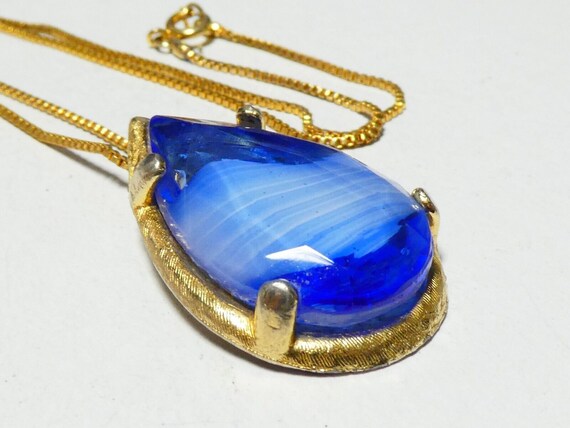 Lovely vintage goldplated blue banded glass pendant  necklace