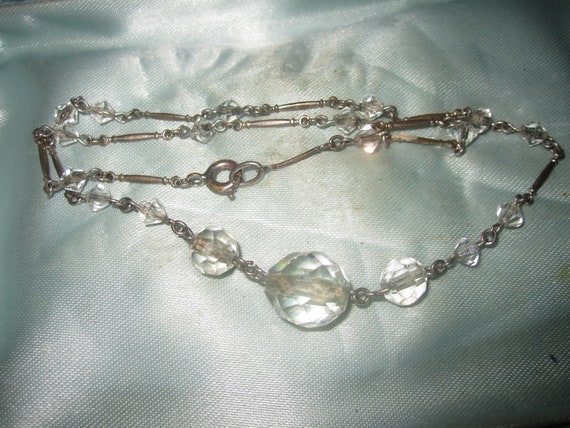 Beautiful vintage silvertone faceted glass beaded necklace