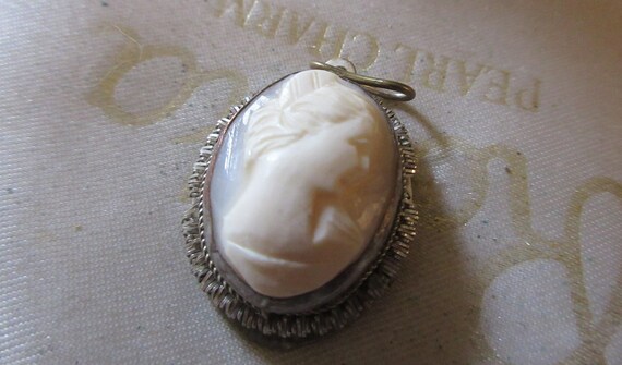 Lovely vintage  Edwardian  carved shell cameo pendant