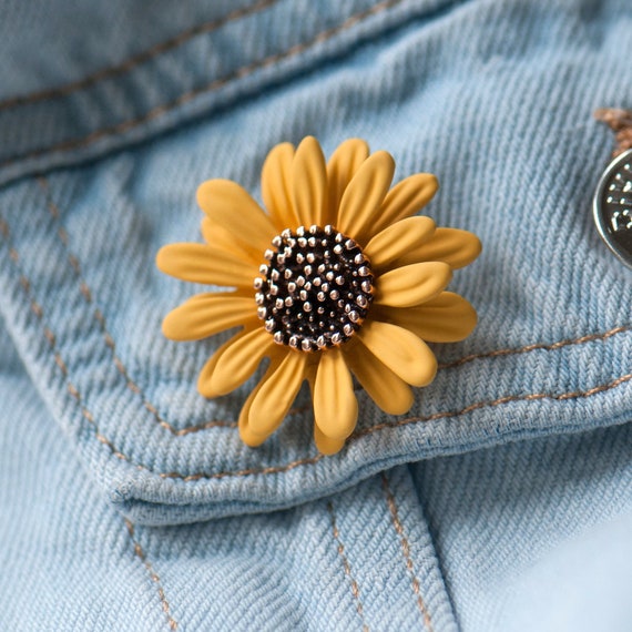 Beautiful enamel yellow daisy flower 2 layered brooch