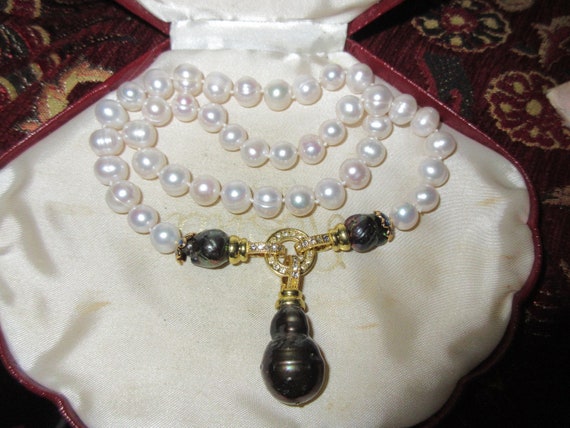 Beautiful natural 10mm cultured white pearl necklace with black keshi pearl