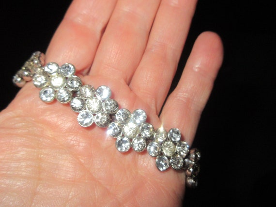 Lovely vintage silvertone daisy rhinestone diamante bracelet 7"