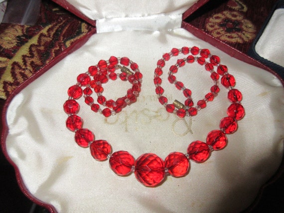 Lovely vintage Art Deco faceted red crystal glass… - image 2