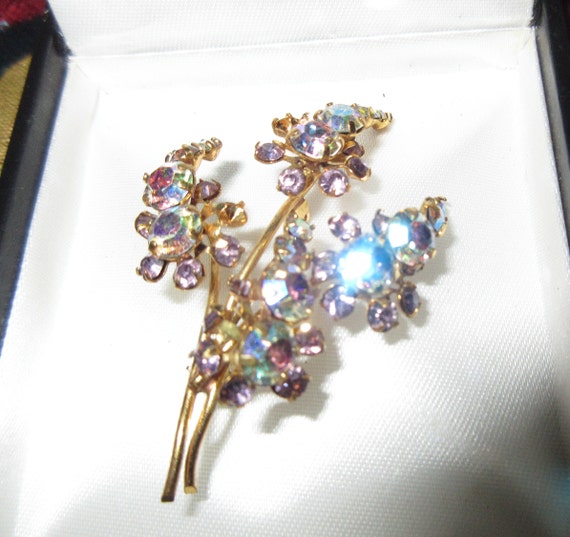 Lovely vintage goldplated aurora borealis rhinestone floral brooch