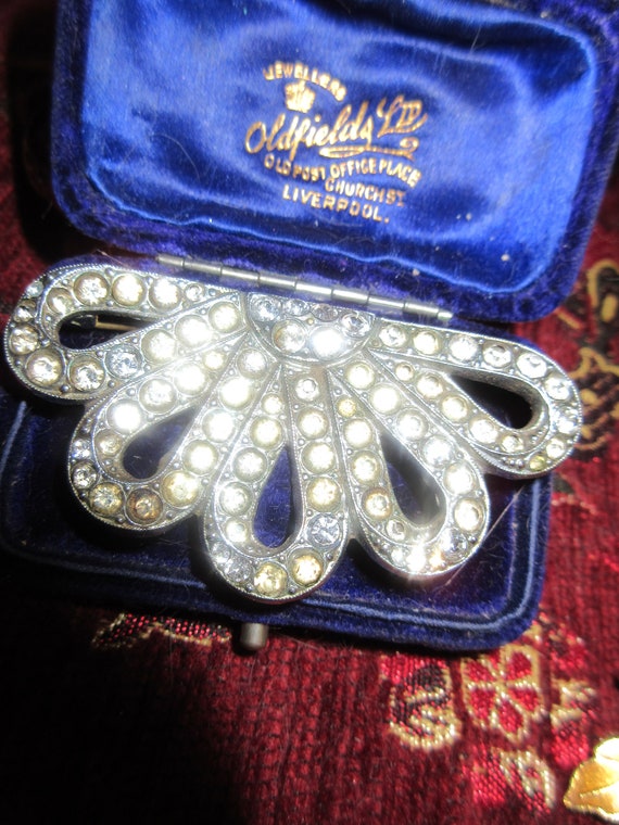 Wonderful vintage Art Deco silver metal diamante glass brooch