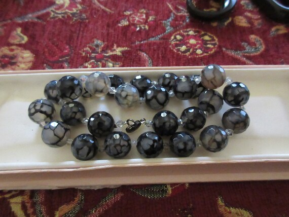 Fabulous vintage swirled grey and black 13mm glass bead necklace