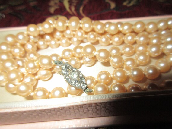 Lovely vintage Deco golden creamy knotted 7mm glass pearl necklace 46"