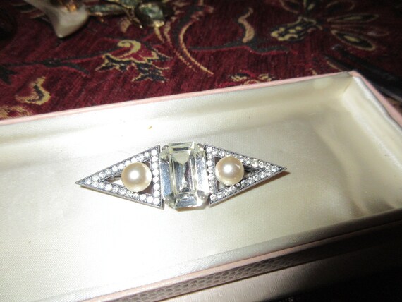 Wonderful silvertone Art Deco diamante glass pearl brooch