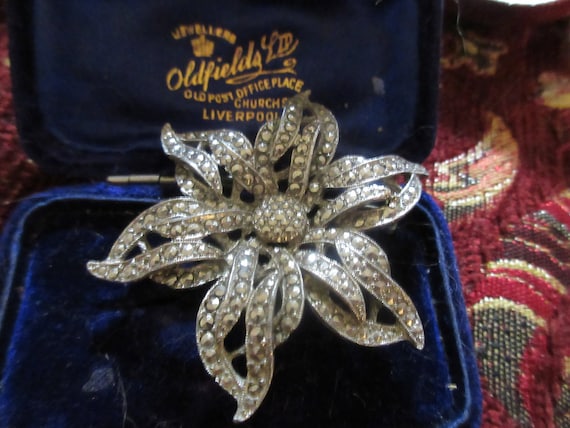 Beautiful vintage silvertone marcasite large flower brooch