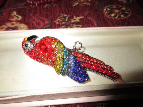 Lovely rosegold red rhinestone Macaw parrot bird  brooch