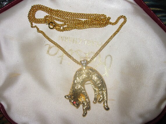 Lovely vintage gold plated hanging leopard pendant necklace or brooch