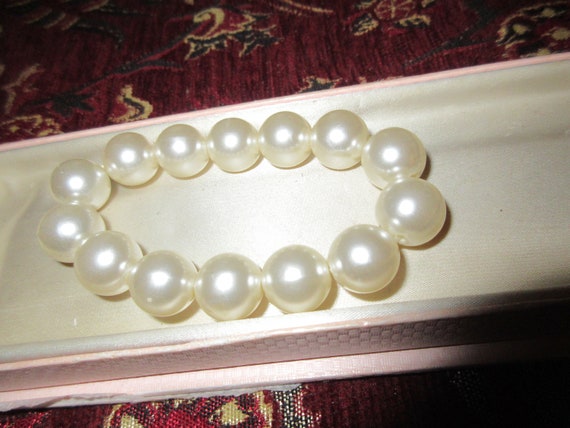 Lovely 12mm white glass pearl  bracelet stretches