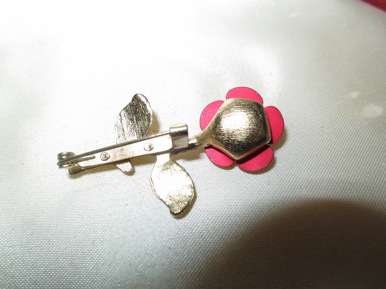 Pretty vintage Goldtone red enamel rose brooch