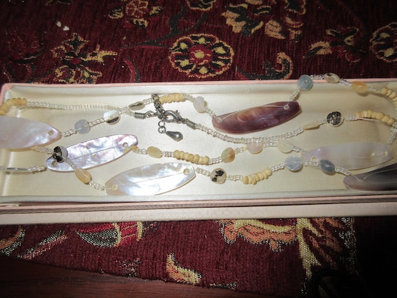 Lovely vintage long mother of pearl and glass beaded necklace 60"