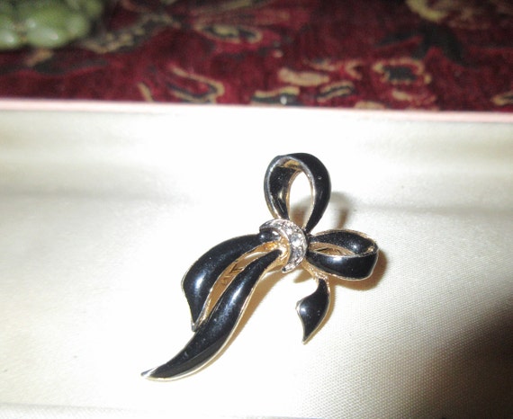 Lovely vintage gold metal black enamel rhinestone bow brooch