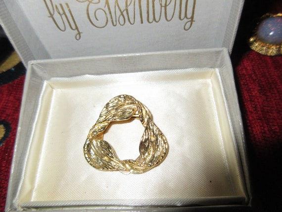 Pretty vintage  Goldtone textured  scarf clip or dress clip