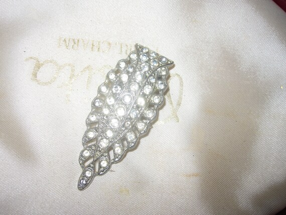 Beautiful vintage Deco silvertone diamante glass dress clip or brooch