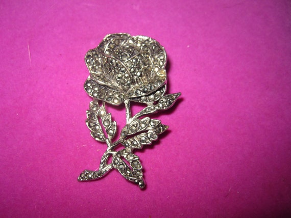 Lovely 1950s vintage silverplated marcasite rose flower brooch