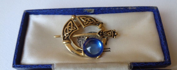 Lovely vintage gold plated Celtic blue glass scarf clip signed