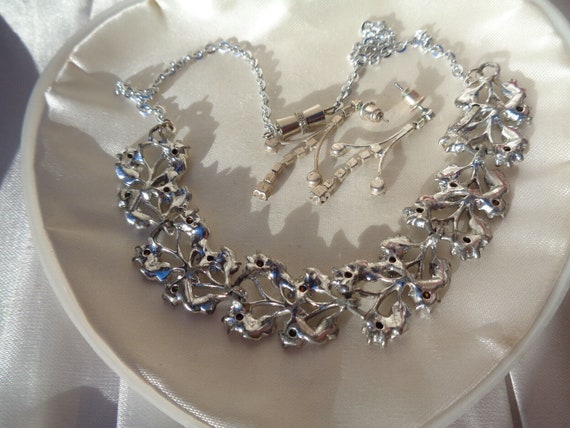 Nice Vintage silvertone rhinestone sparkly necklace signed Hollywood and earrings