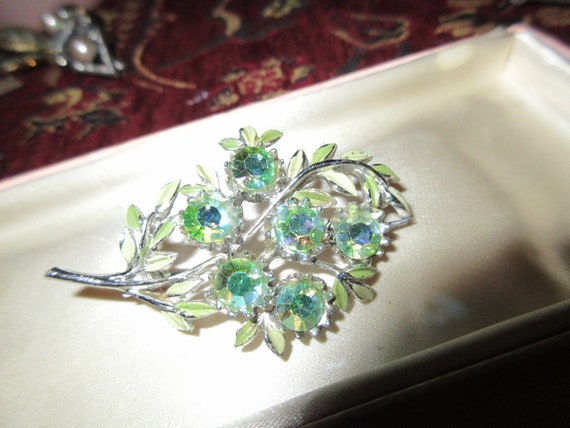 Charming Vintage green Aurora Borealis Glass enamel floral Brooch