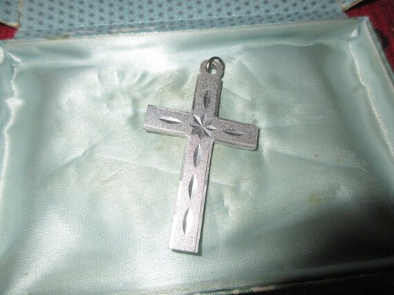 Lovely vintage etched silvertone religious cross pendant