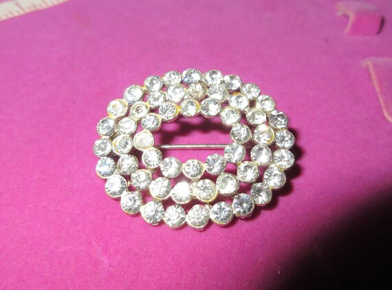 Pretty Vintage silvertone  sparkly clear  rhinestone brooch