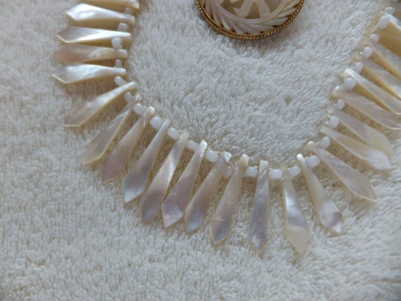 Lovely vintage handcarved mother of pearl necklac… - image 3