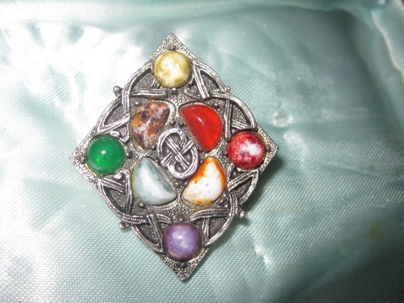 Lovely vintage silvertone Scottish  Celtic pewter agate scarf clip or brooch