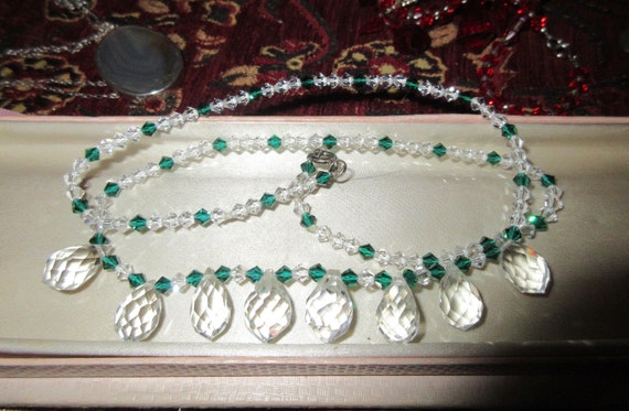 Lovely vintage fine faceted green and clear crystal glass bead necklace 22"