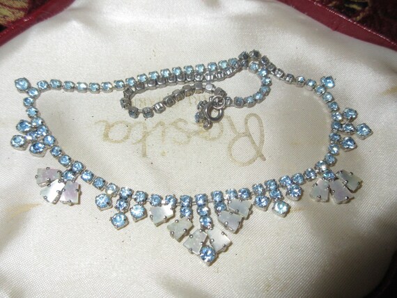 Beautiful  vintage silvertone blue  rhinestone mother of pearl necklace