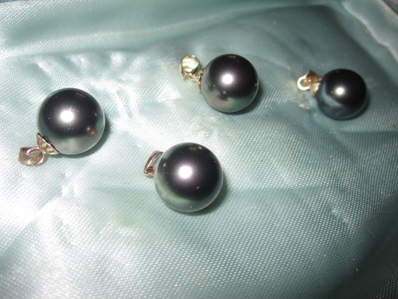 Beautiful  smooth 12mm black peacock  seashell pearl pendant