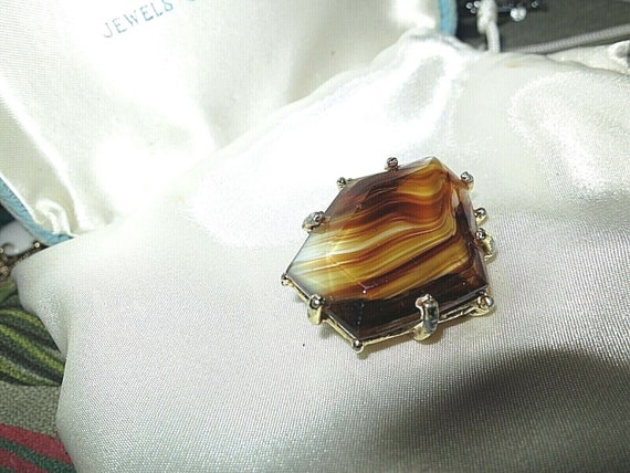 Beautiful vintage Scottish Goldtone topaz banded glass  brooch