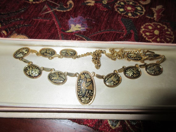 Lovely vintage goldplated quality Damascene bird motif necklace