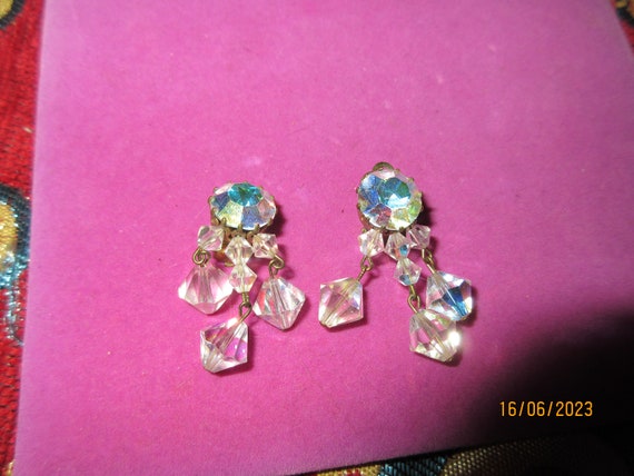 Lovely vintage aurora borealis glass cluster clip on dangle earrings