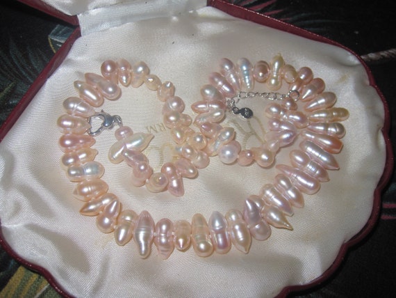 Lovely new genuine high lustre freshwater pale pink pearl cluster necklace