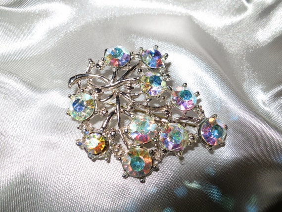 Lovely vintage  aurora borealis  rhinestone  brooch