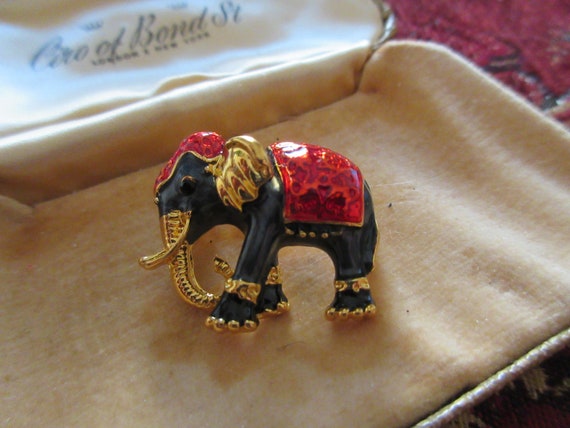 Lovely goldtone black and red enamel elephant brooch