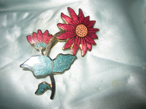 Lovely vintage goldtone cloisonne red flower brooch signed Fish