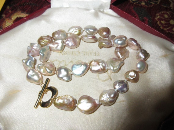 Lovely genuine high lustre lilac pink Keshi  pearl necklace heart toggle clasp