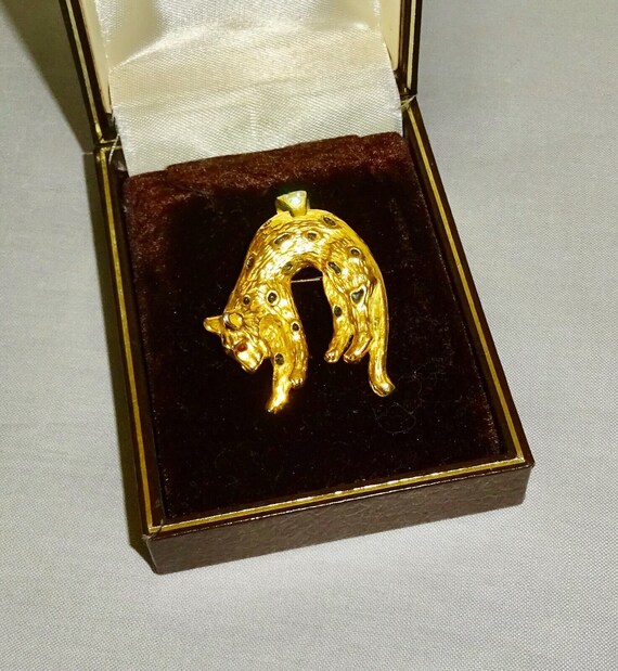 Lovely vintage gold plated hanging leopard pendant or brooch