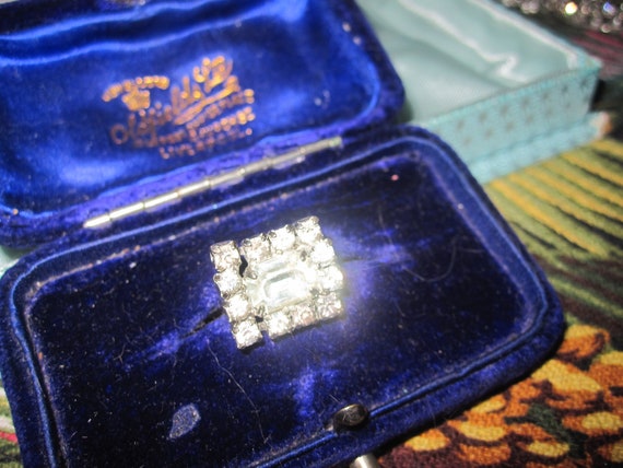 Lovely vintage silvertone tiny glass rhinestone Deco   brooch