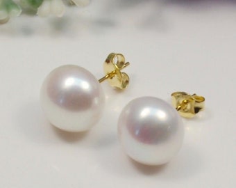 Hermosos pendientes de perlas de agua dulce genuinas de 8 mm con placa dorada de 18 quilates