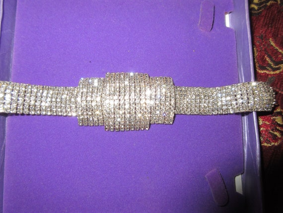 Lovely vintage silverplated rhinestone bracelet 8"