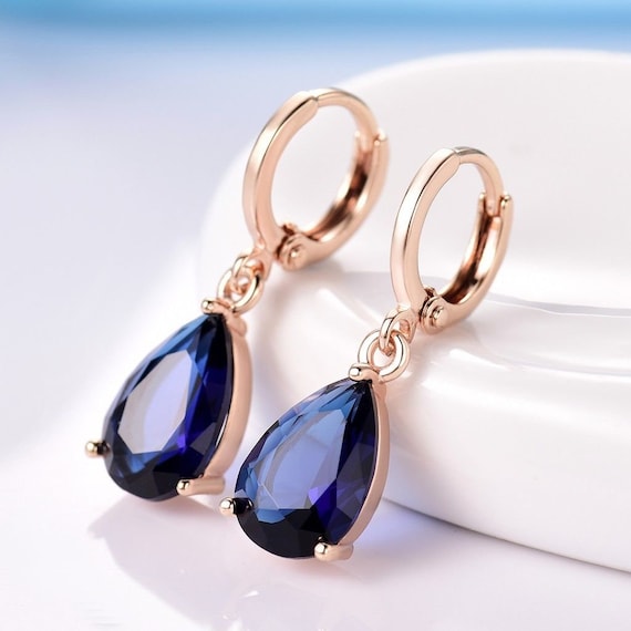 Lovely new 18ct gold filled green peridot sapphire stud earrings
