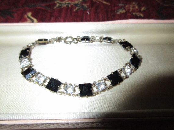 Lovely vintage Deco silvertone black and clear open back glass link bracelet 7 inches