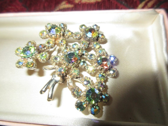 Lovely vintage 1950s blue green aurora borealis tree brooch